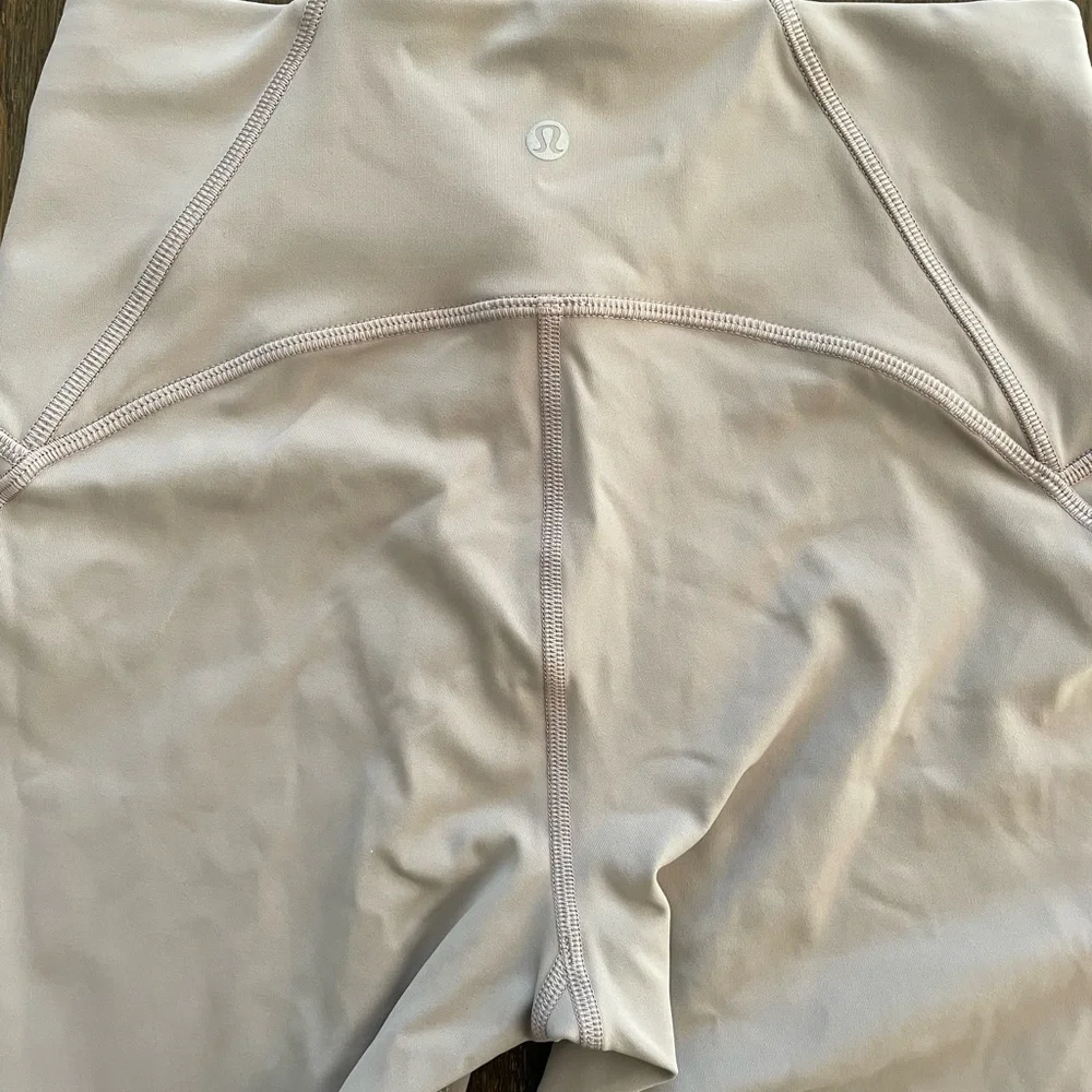 Never worn Lululemon leggings size 8 - Picture 1 of 2